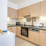Homey Apartment With Ac And Balcony