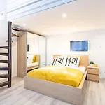 Central - Large - Comfy