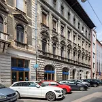 Rustic Home In The Downtown