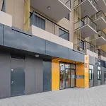 Modern Comfy Stay Next To The River