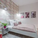 Gorgeous & Super Central Studio