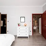 Ultra Central Large Home With Ac And Balcony