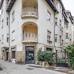 Quiet Charming Apartment Near The Center