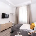 Charming Studio At Downtown