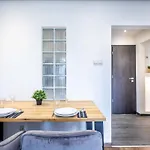 Cozy Quiet Apartment With A Balcony