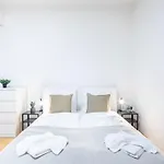 Very Central Convenient Flat