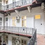 Very Central Convenient Flat