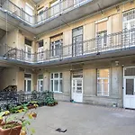 Central Room For Solo Traveller