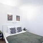 Central - Green Terrace - Modern