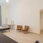 Dohany Apartment With 3Bedroom 1,5Bath - 9People