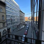 Daisy Apartments In The Inner City