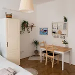 Quiet Apartment Near Buda Castle
