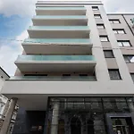 Blooming Budapest Apartment With Free Underground Parking