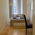 Guesthouse In Ferenciek Square