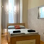 Guesthouse In Ferenciek Square