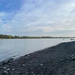 Calm Island Near The Danube Apartment - Free Parking