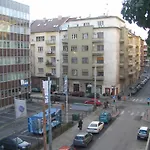 Apartments Leslie
