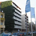 Apartments Leslie