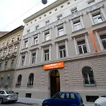 Easyhotel Budapest Oktogon