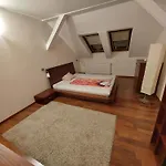 Queen Zita Apt 130 M2 Near Chain Bridge