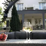 Green Buda Valley: Holiday Home With Garden