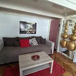 Gallery Flat In Party District