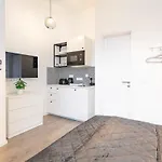 Extreme Central - Modern Mini Studio