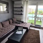 Sunlight Apartment Free Parking