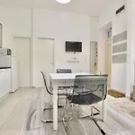 Standard Apartment By Hi5- Csengery Street
