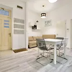 Standard Apartment By Hi5- Csengery Street