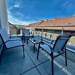 Central Apartment Budapest ~ Roof Terrace/Ac/Indoor Parking