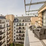 Bright Top Floor Home With Parking