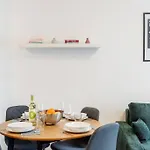 Stylish Suite With Balcony In Central Budapest