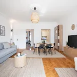 Neo Rooftop Home With Ac