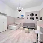 Urban Escape-Cozy Studio In City Center