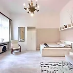 Urban Escape-Cozy Studio In City Center