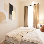 Cozy Boulevard Apartment In The Heart Of Budapest