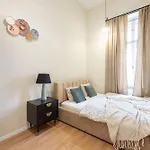 Cozy Boulevard Apartment In The Heart Of Budapest