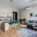 Luxurious & Spacious Central Apartment In The Kertesz Street