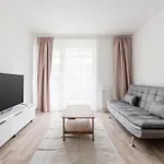 Apartment Downtown Lonyay 38