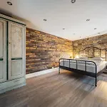 City Center Loft Haven: Modern Elegance