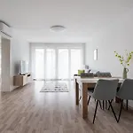 Apartment Downtown Lonyay 38