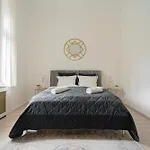 Luxury Residence By Castle District, Free Parking