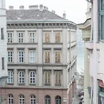 Newsunny Apartment At The Budacastle