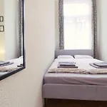Joseph Boulevard Apartment - 3Bdr, 2Bath, 8Ppl