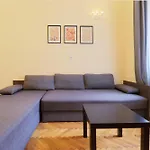 Joseph Boulevard Apartment - 3Bdr, 2Bath, 8Ppl