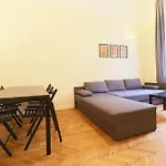 Joseph Boulevard Apartment - 3Bdr, 2Bath, 8Ppl
