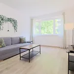 Spring House With Free Private Parking