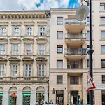 King\'S Haven Downtown With Balcony