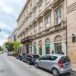 King\'S Haven Downtown With Balcony